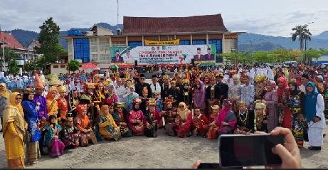 MIN 4 KOTA PADANG IKUT MERIAHKAN UPACARA HAB KEMENAG DENGAN PAKAIAN ADAT NUSANTARA