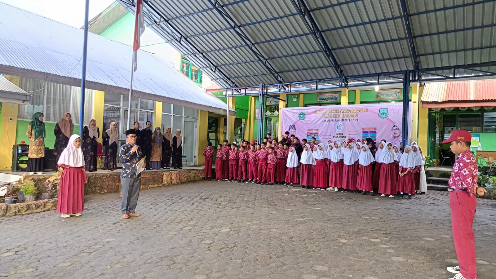 MIN 4 Kota Padang Laksanakan Upacara Peringatan Hari Pendidikan Nasional 2024