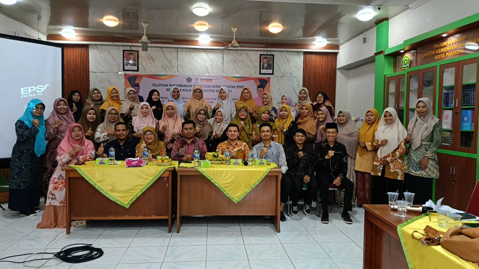 Kakan Kemenag Buka Pelatihan PKB Guru MI Kota Padang