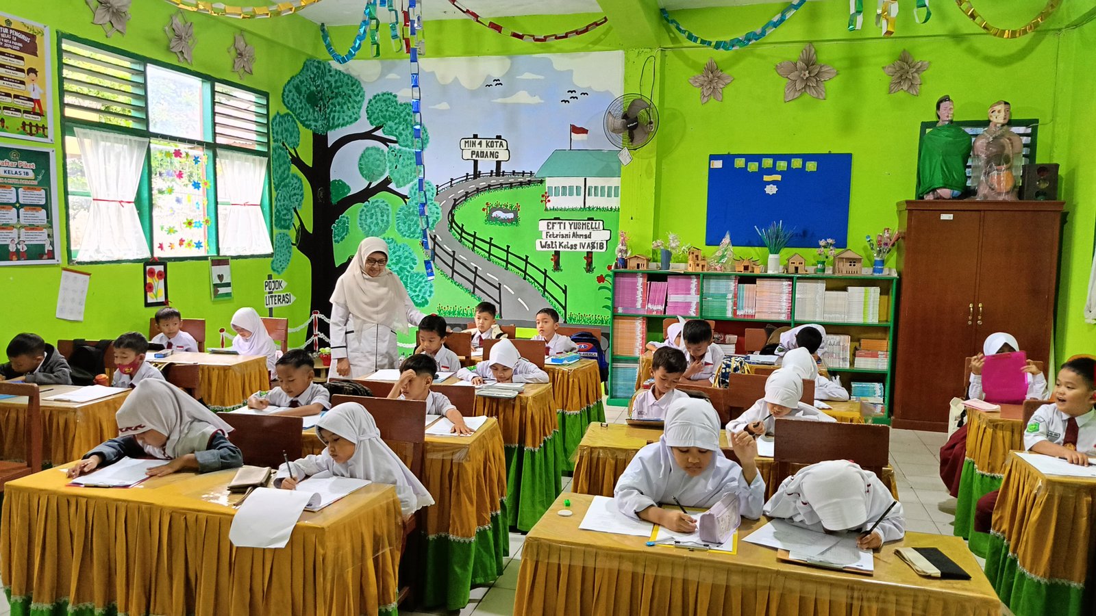 MIN 4 Kota Padang Melaksanakan Asesmen Sumatif Akhir Semester Ganjil 2024/2025