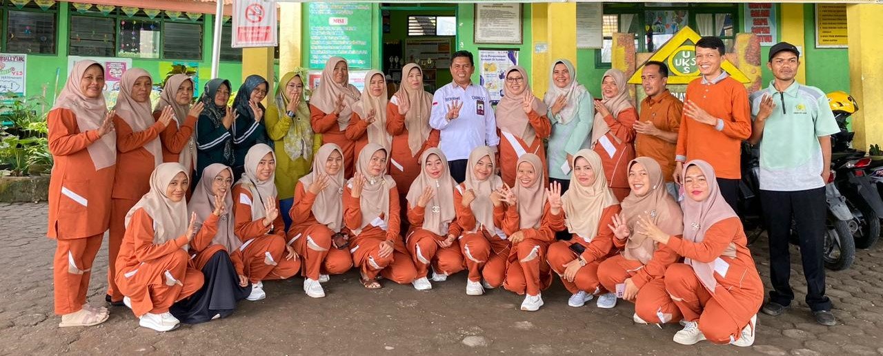 MIN 4 Kota Padang Menggalang Silaturahmi dengan Balanjuang Durian