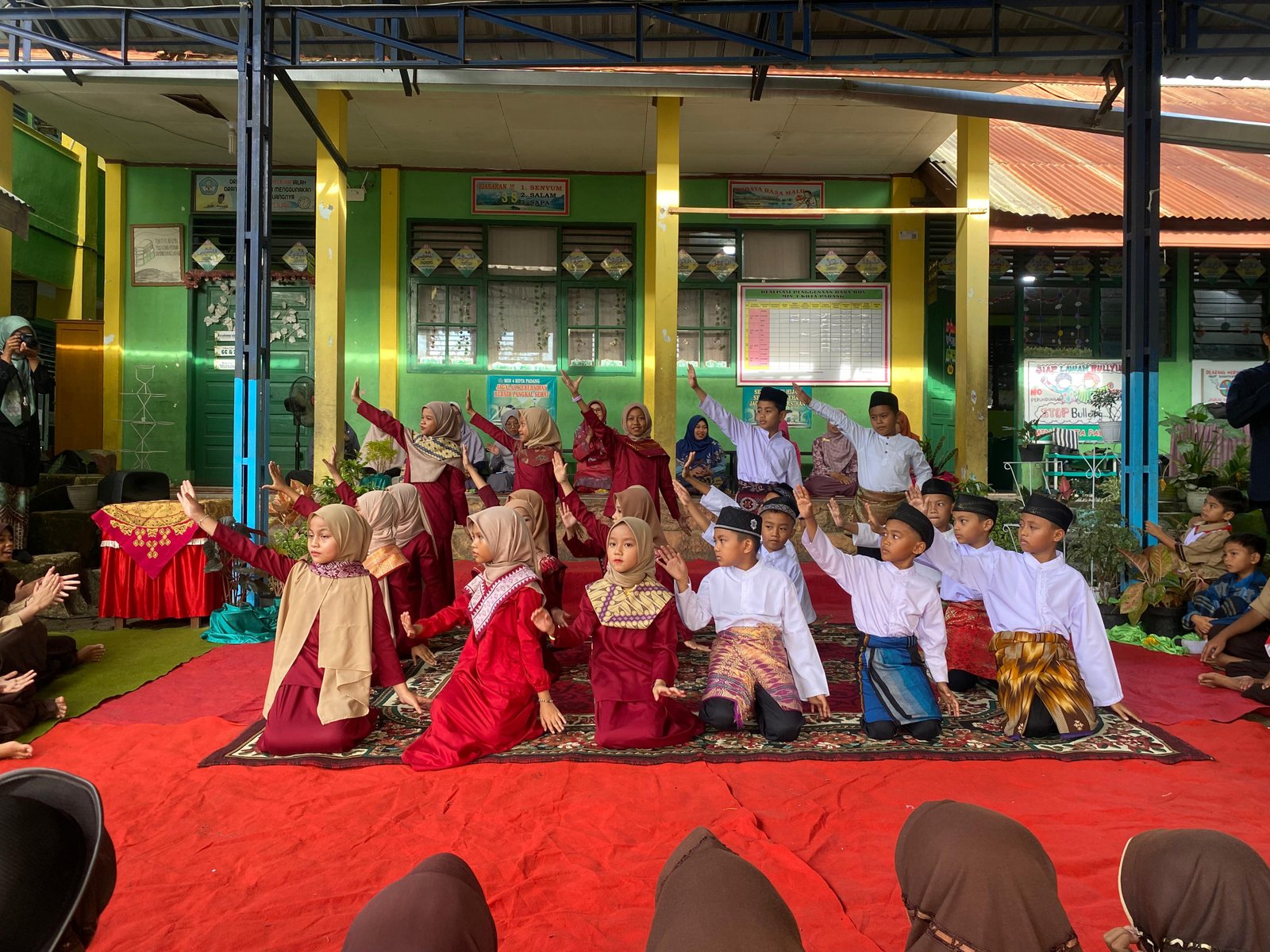 Penampilan Siswa Turut Memeriahkan Peringatan Isra’ Mikraj Nabi Muhammad SAW 1446 H